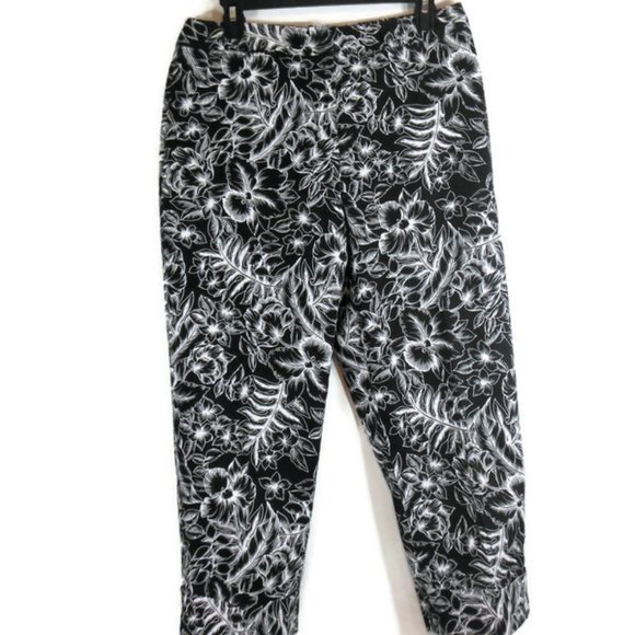 Rafaella Pants - NWOT Rafaella Black & White Tropical Print Capri